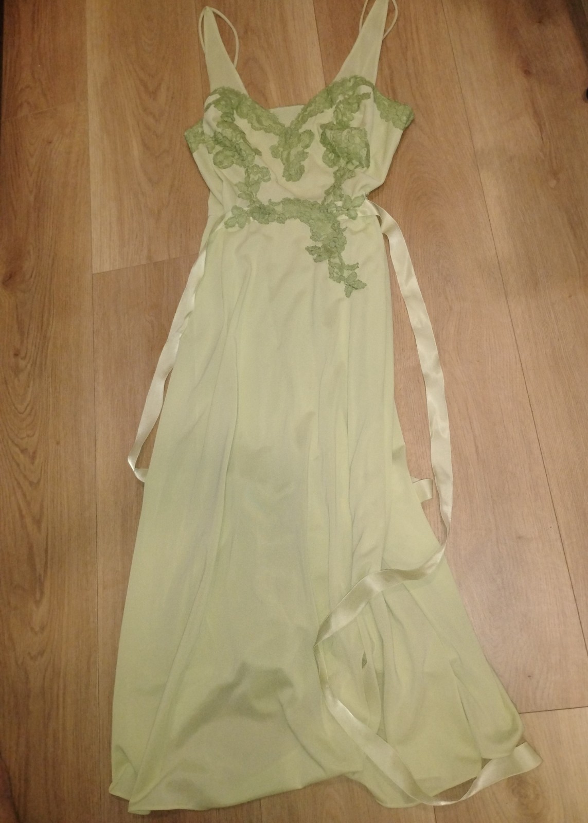 Vintage Von Raalte Chartreuse Sleep Dress w/ Chantilly Lace Appliques