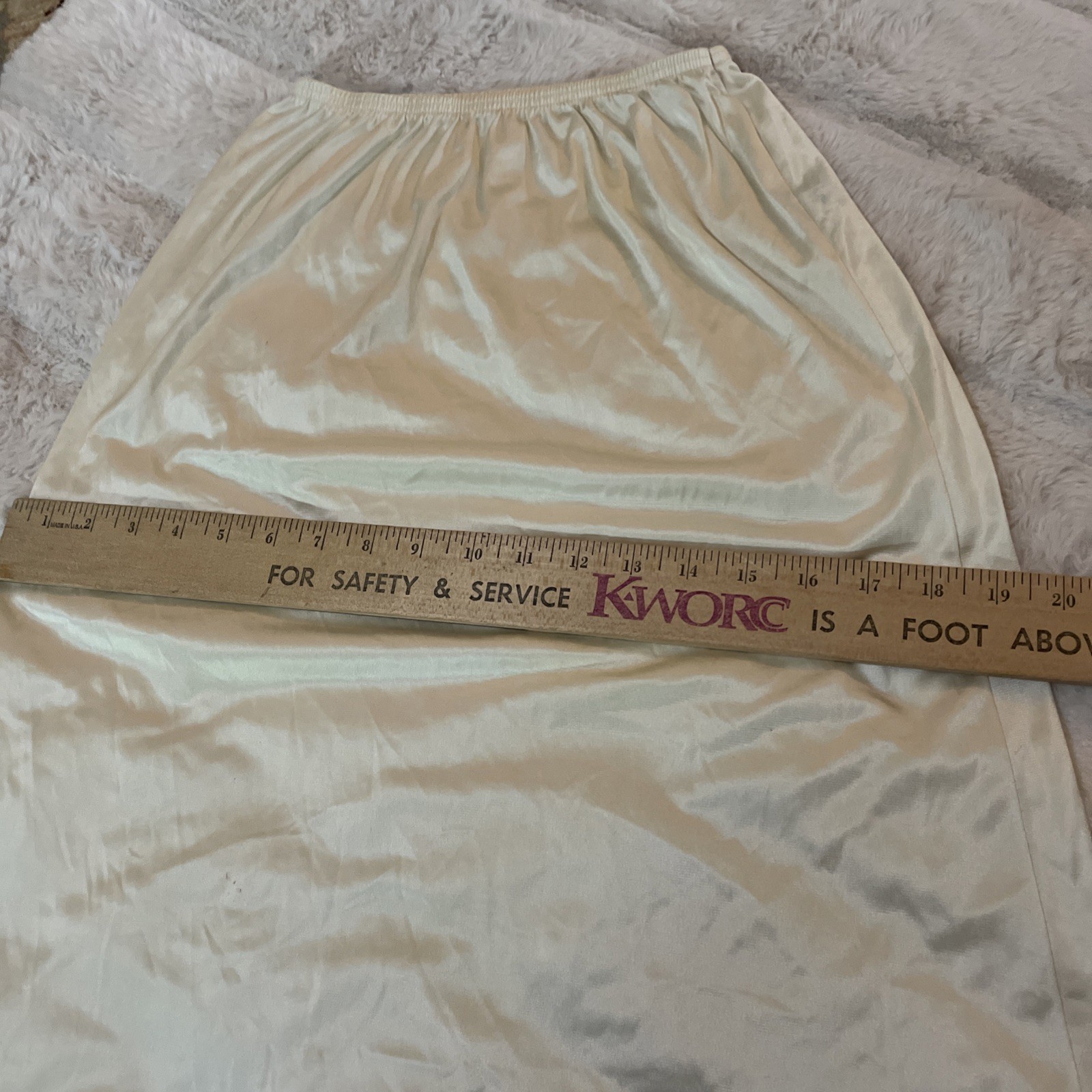 1970s VINTAGE VANITY FAIR Antron III NYLON and LACE Beige /Nude Tan Half Slip XS