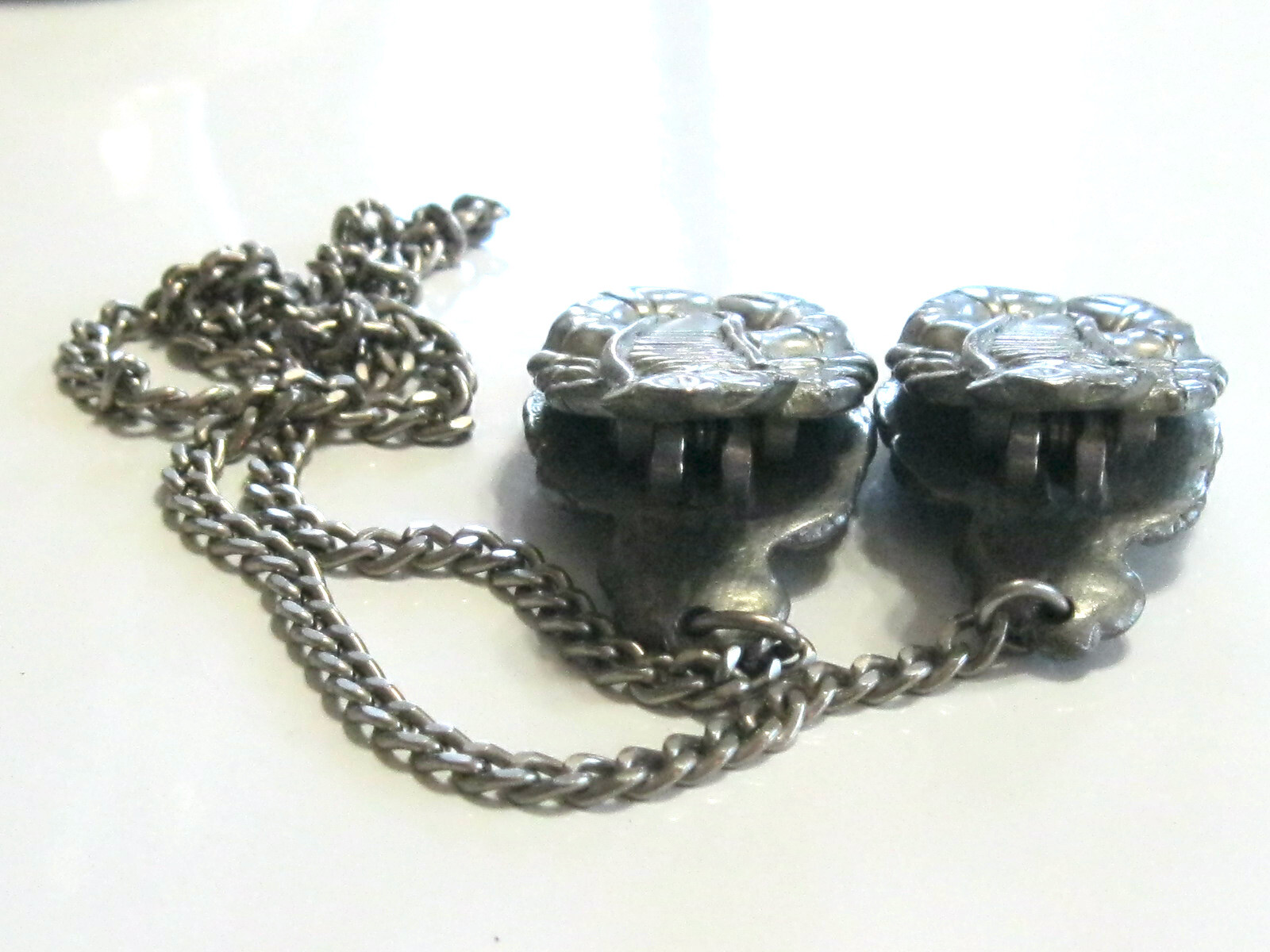 NEAT VINTAGE SWEATER GUARD CLIP WITH LOBSTER DESIGN – PEWTER MATTE SILVER COLOR