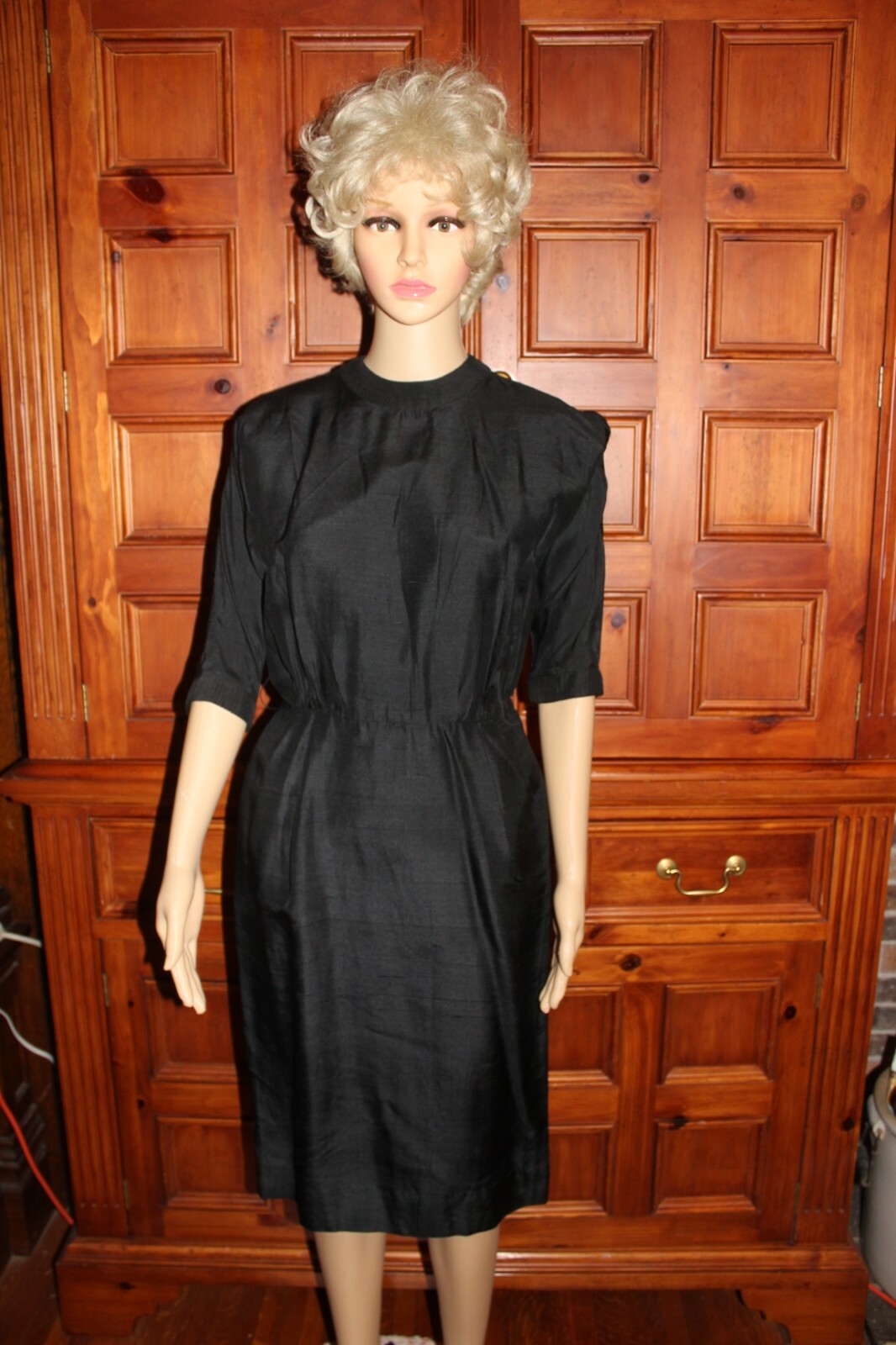 VTG 50’s-60’s PONGEE SILK SIMPLE STYLISH LBD DRESS TAILORED JUNIOR 26″w POCKETS