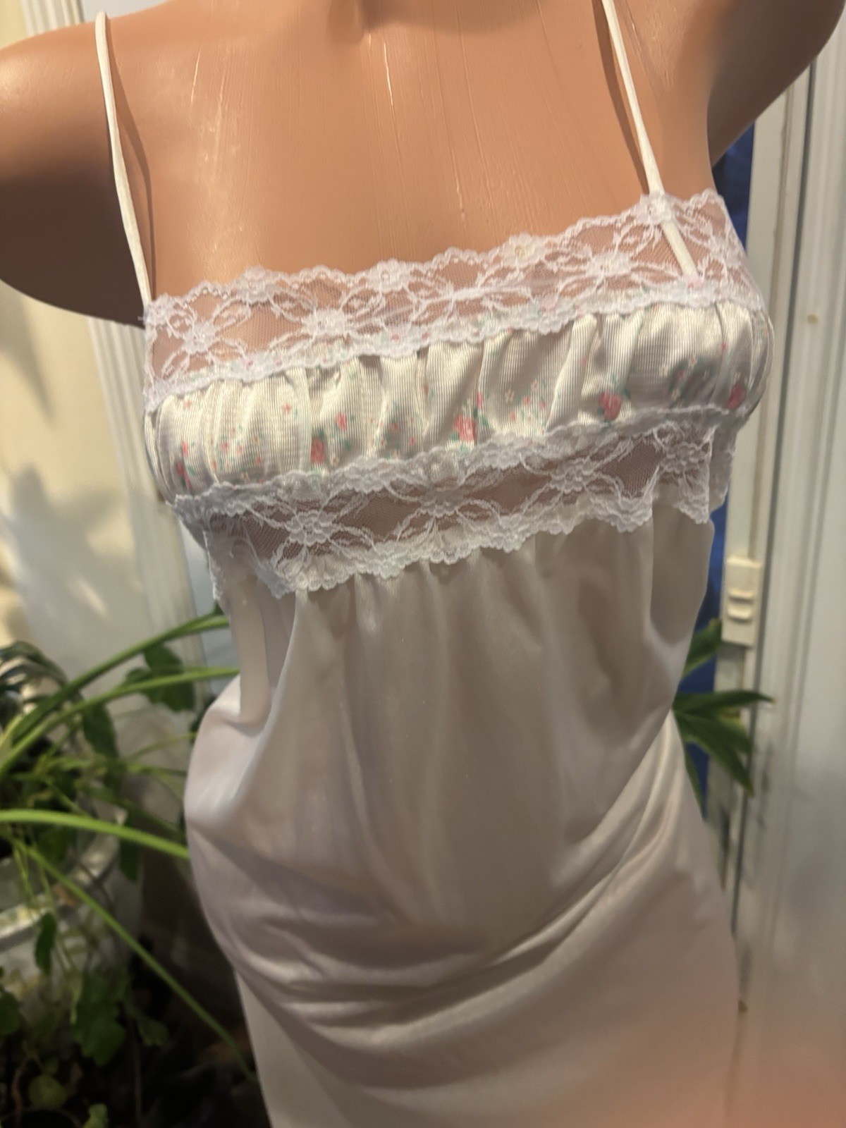 Vtg SILKY SOFT LONG FLORAL LACE RUFFLE GOWN NIGHTIE NIGHTGOWN