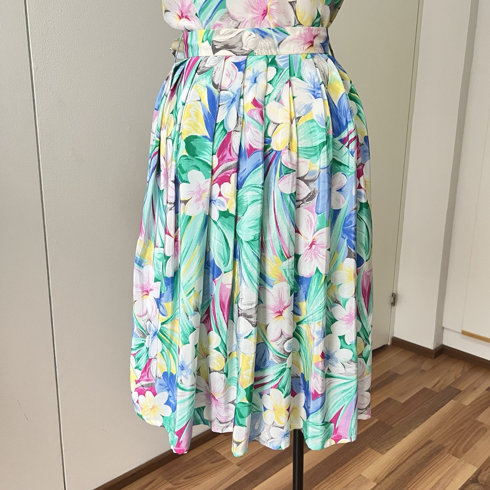 1980s Floral Midi Day Dress French Vintage Button Front Pleated 80s Does 40s