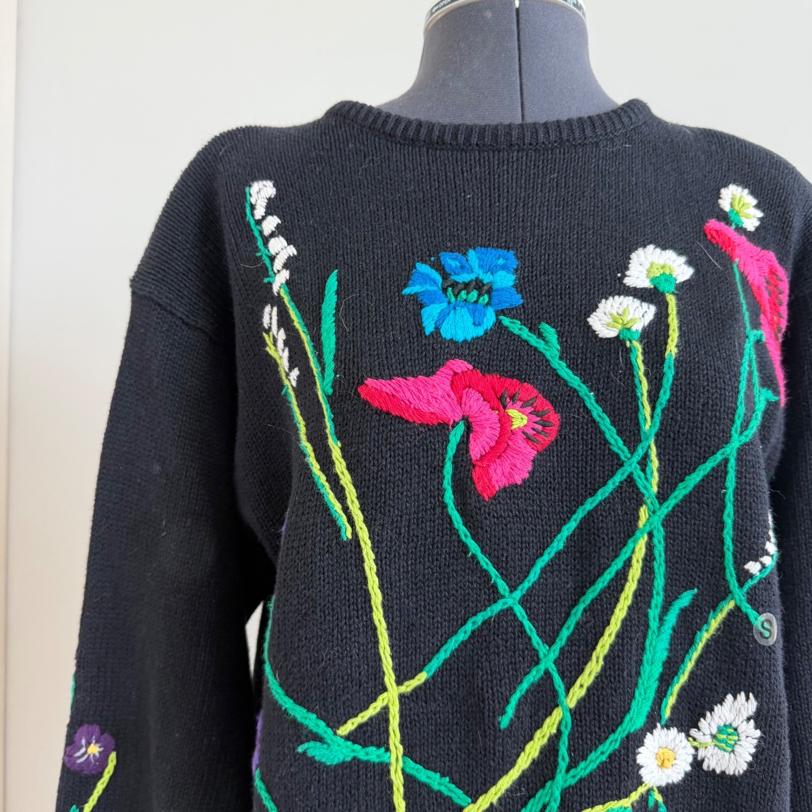 Vintage 90s Studio Michelle Stuart Floral Embroidered Sweater Size Small