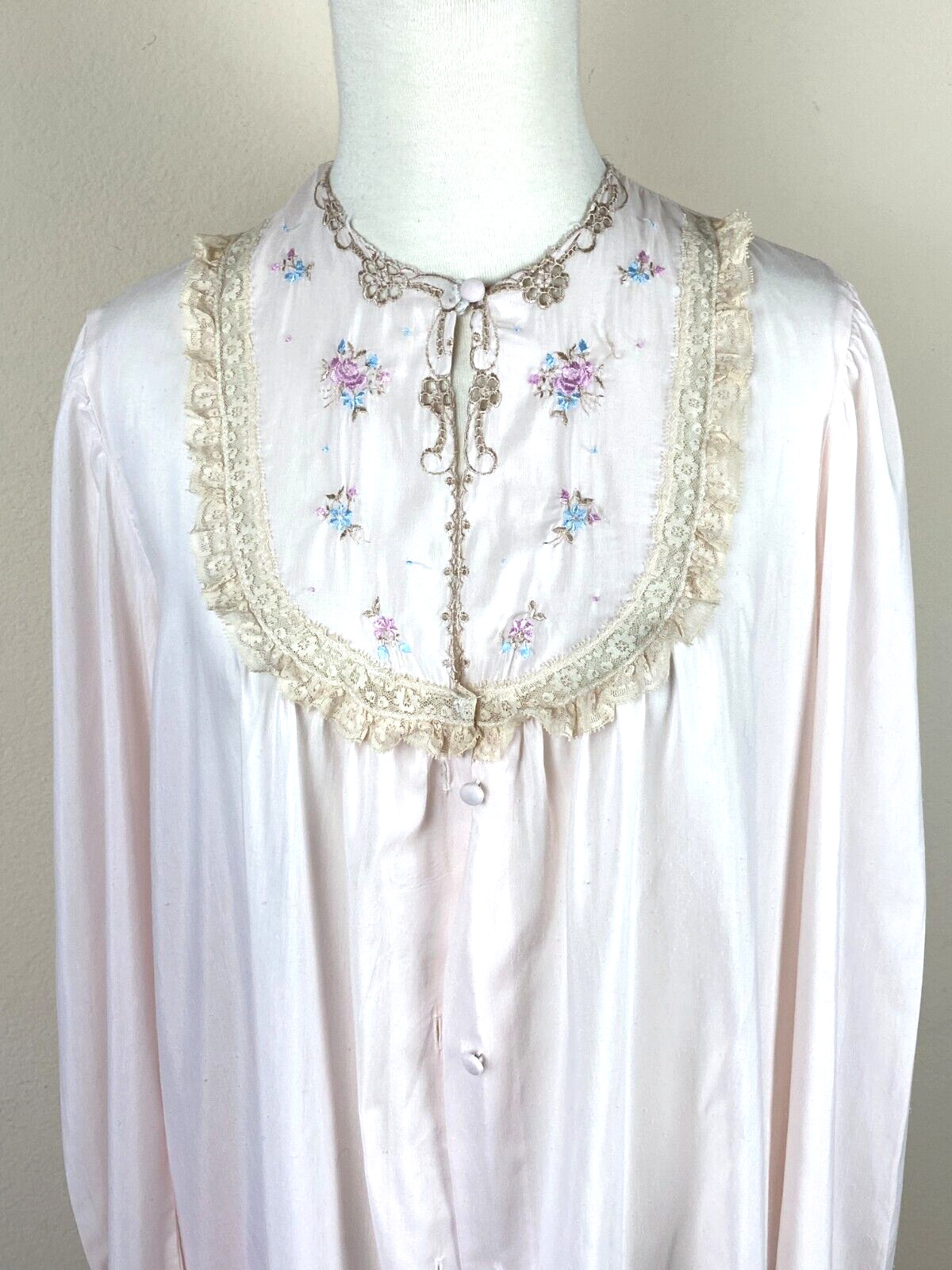 VTG Barbizon Intimate Long Robe S Pink Lace Embroidery Classic High Neckline 70s
