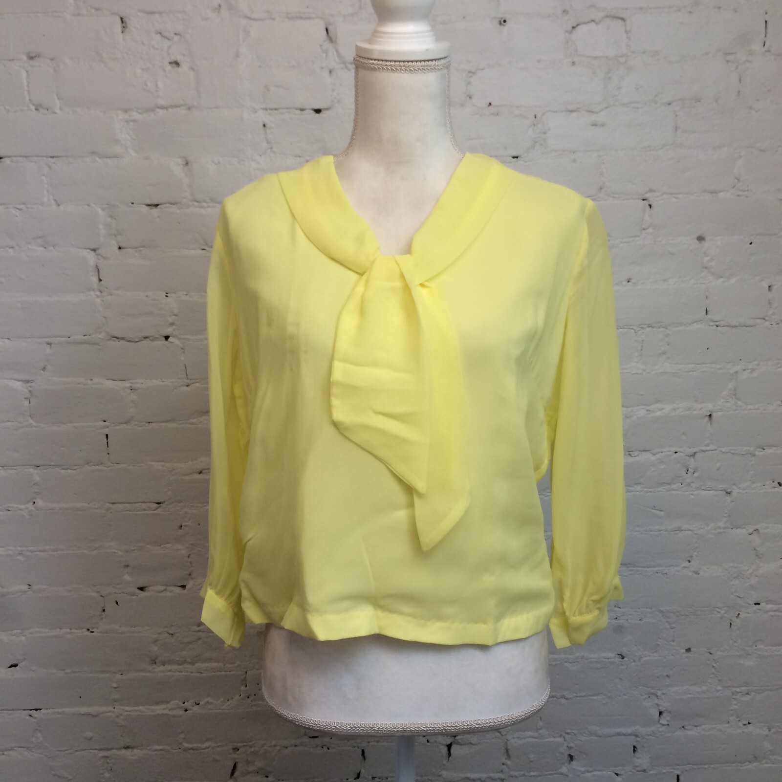 Collegiana vintage 60s 3/4 sleeve tie neck crepe blouse yellow small secretary