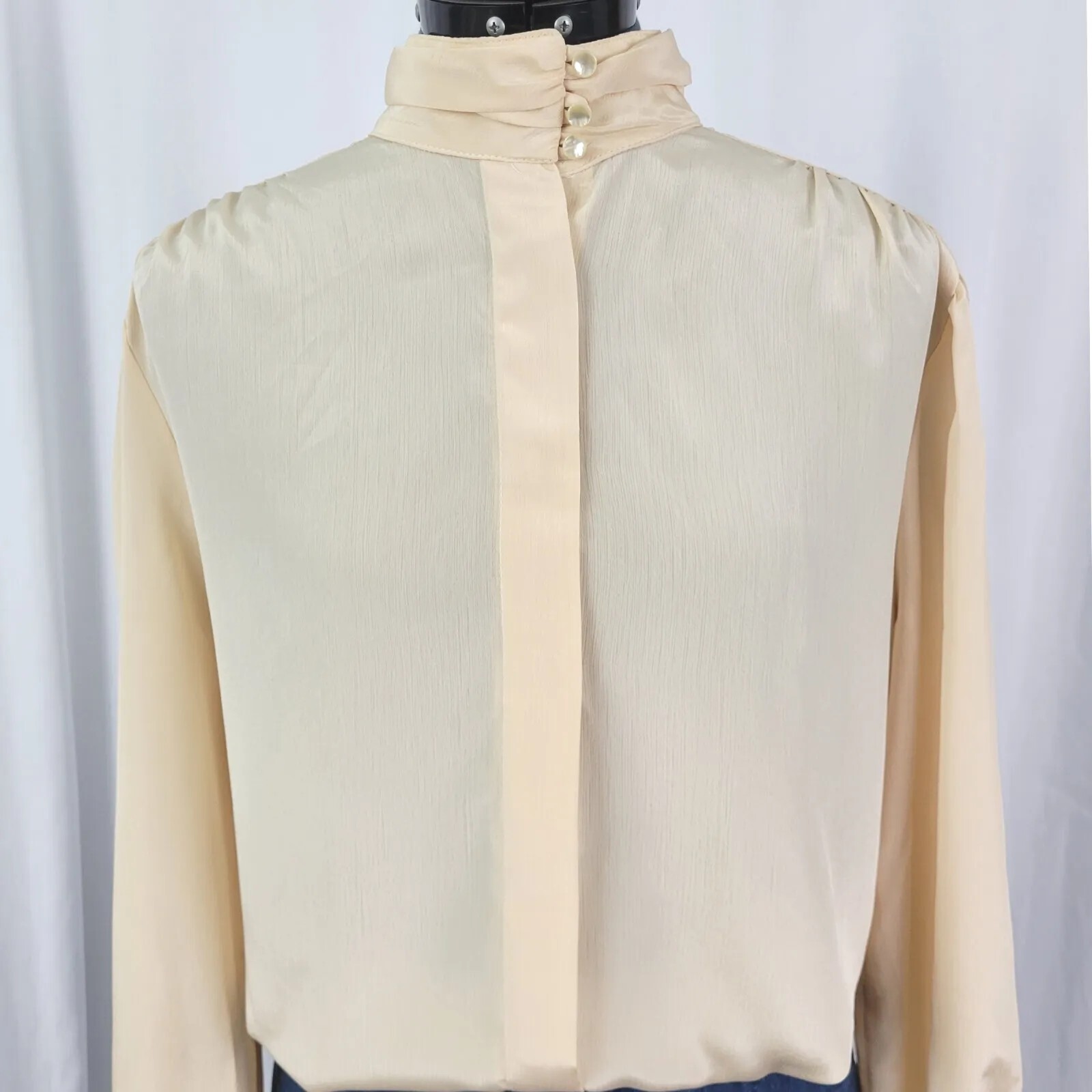 Vtg Paris Station Peachy Cream Blouse w Con Button Down Front Size XL?