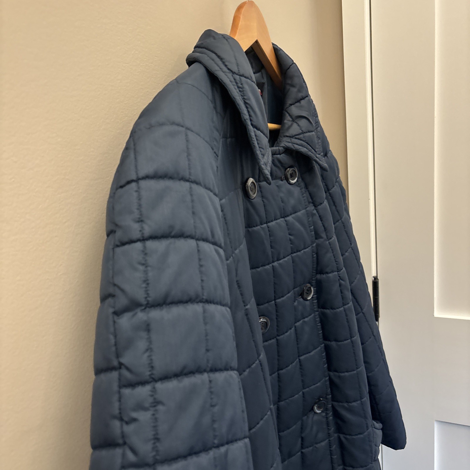 Vintage White Bear of St Paul Minnesota Quilted Button Puffer Coat L/XL