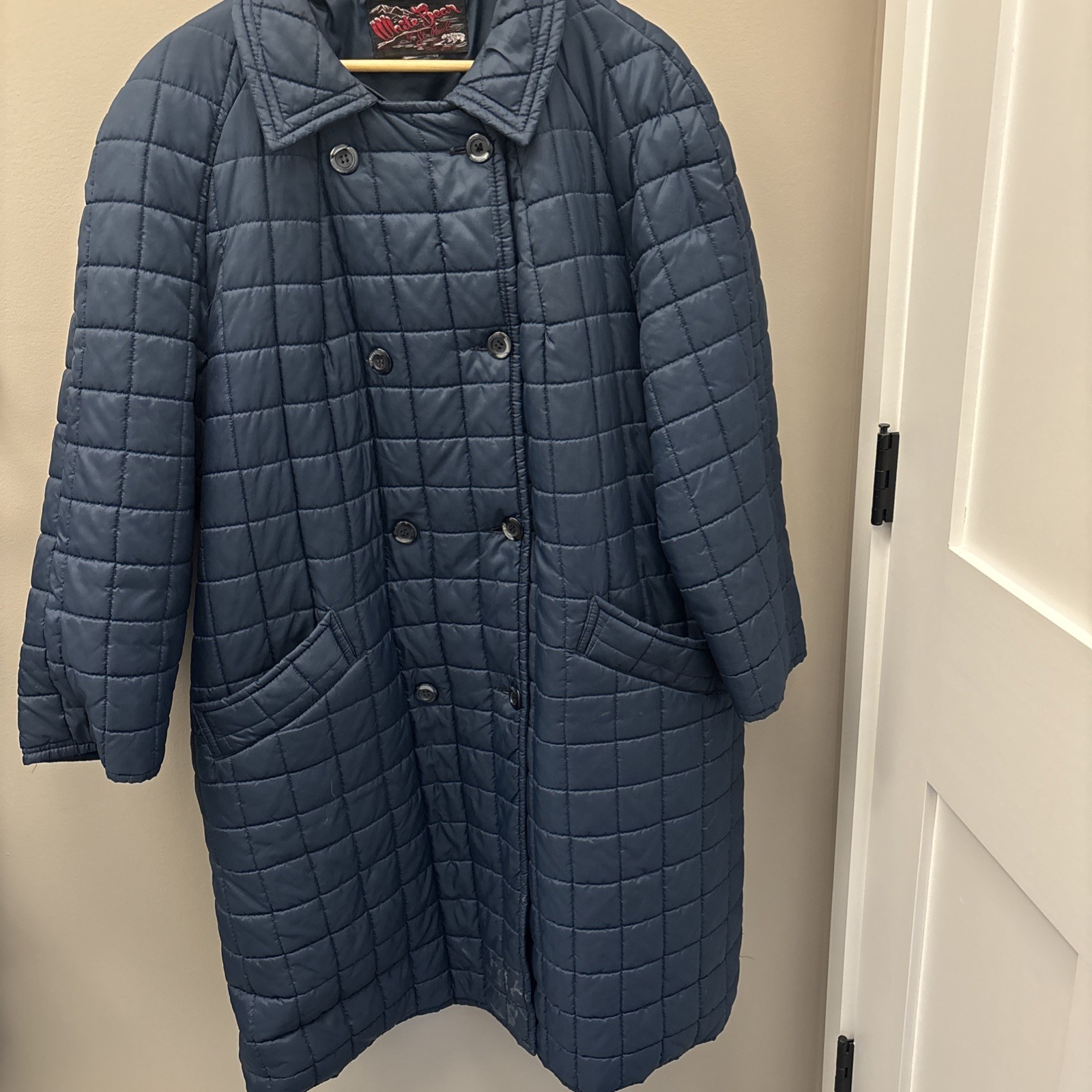 Vintage White Bear of St Paul Minnesota Quilted Button Puffer Coat L/XL