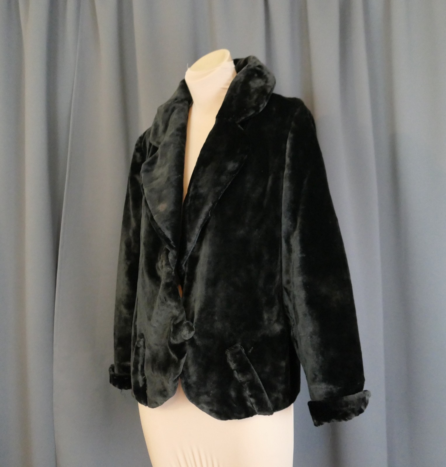 Antique Black Thick Velvet Coat 1800s 1900s, fits 38 inch bust Victorian Jacket
