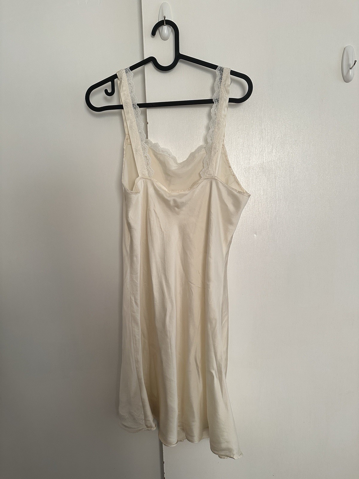 vintage-style Olga nightgown delicate lace trim Sz M 100% Silk