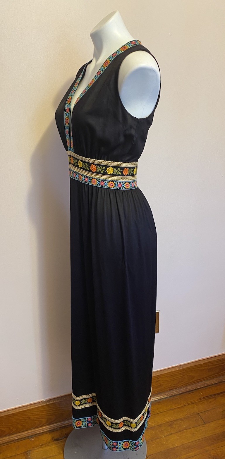 VTG 70s Black Embroidered Floral Deep V Maxi Dress Empire Waist Sleeveless M