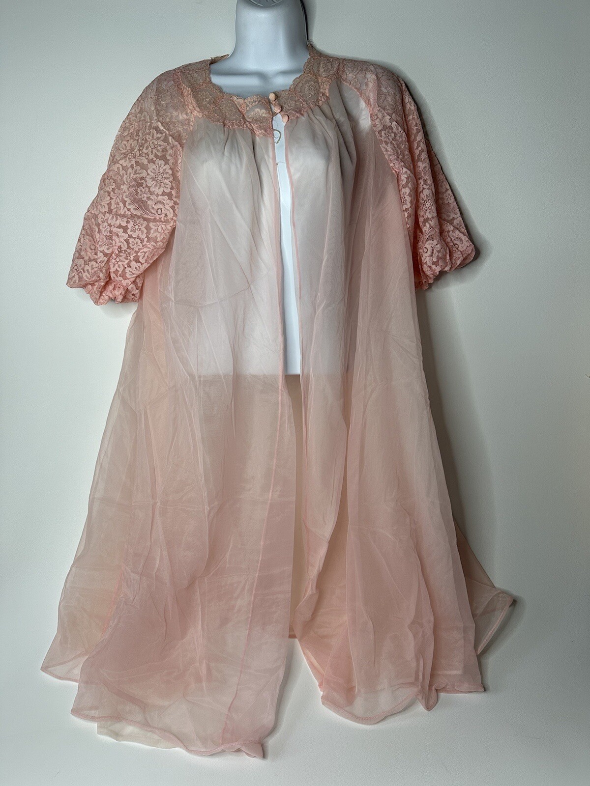 1960’s Womens Sheer Pink Nylon Lace Chiffon Robe