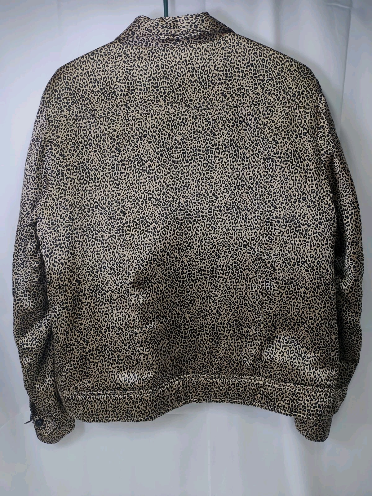 Women’s Shirt L 100% Silk Button Blouse Leopard Cheetah Animal Print
