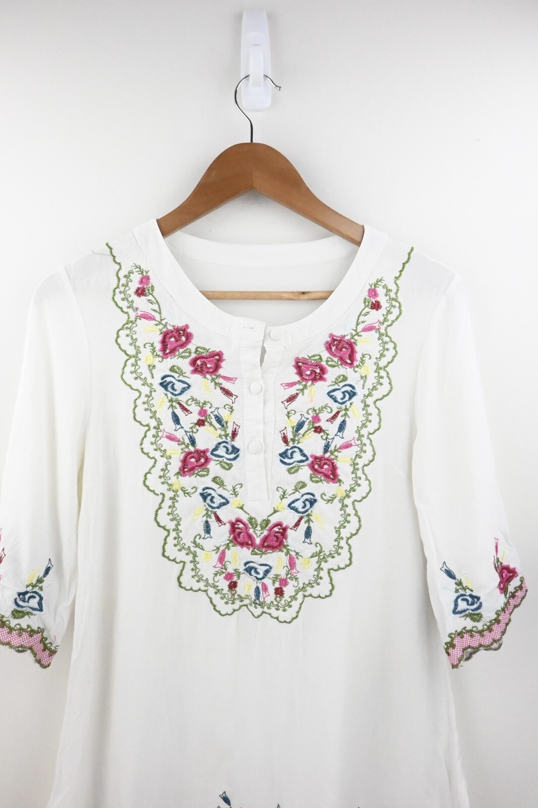 Vintage bohemian embroidered 3/4 sleeve sleeve blouse in white size M/UK10