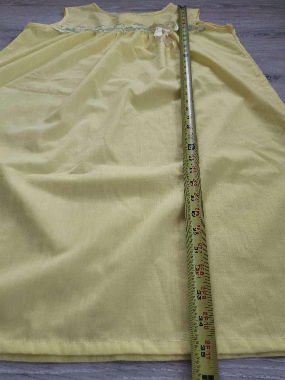 Vintage 60s Grants ISIS yellow babydoll nightgown floral embroidery size Medium