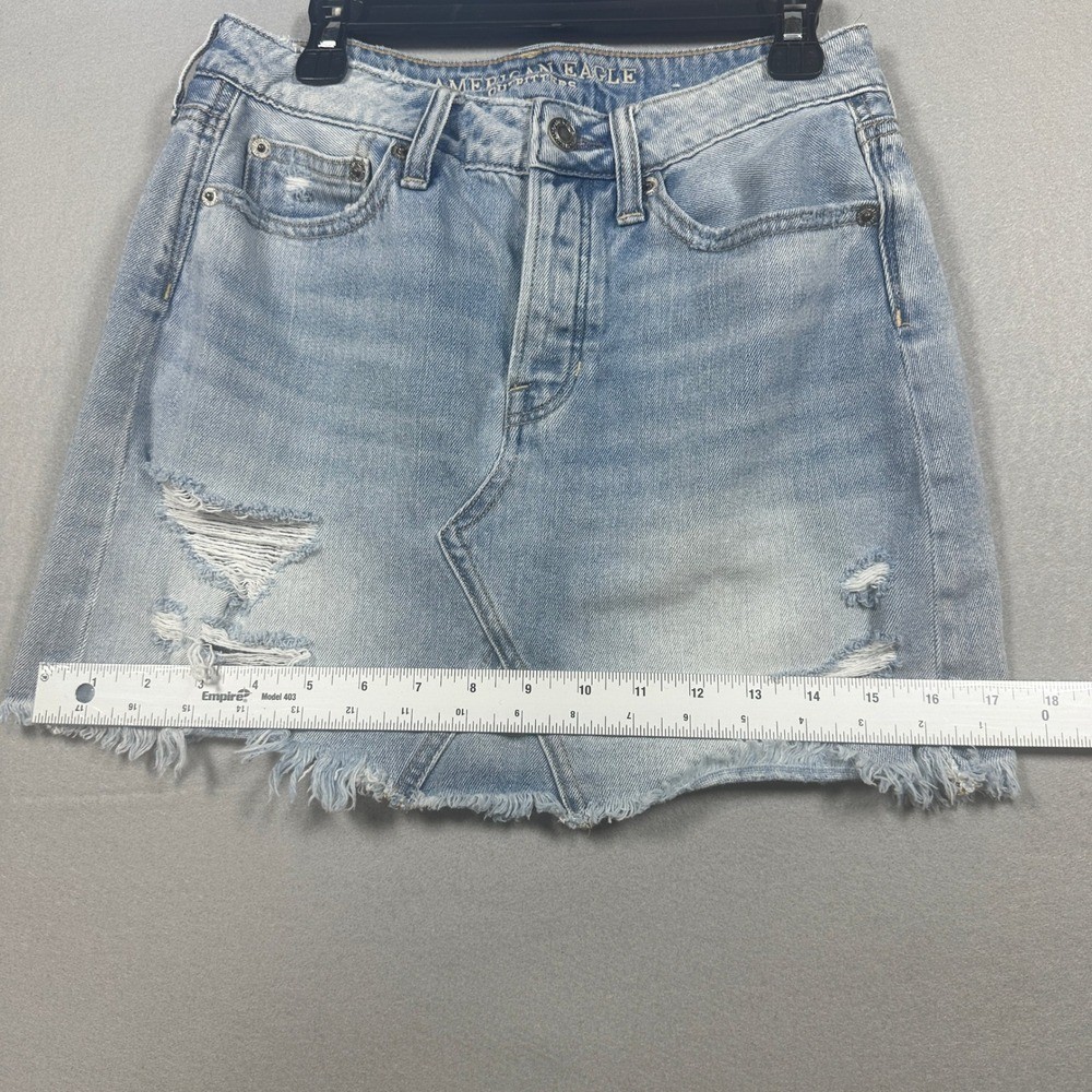 American Eagle Distressed Denim Mini Skirt Light Wash Frayed Hem Button Fly 28