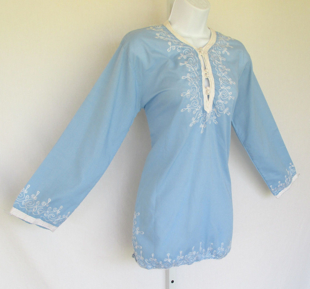 VINTAGE 1960s EMBROIDERED TOP BLUE WHITE FROG BUTTONS POLY COTTON LINEN