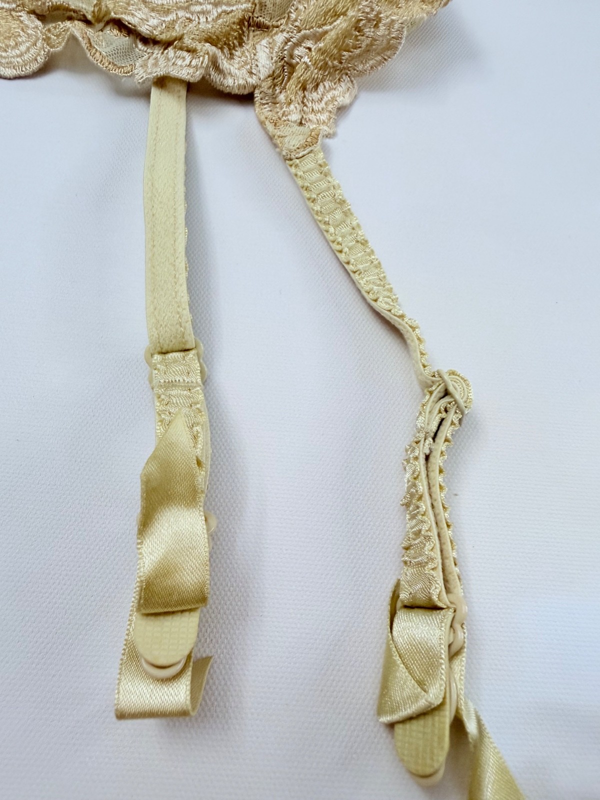 Vintage nude Lace Suspender Belt Garter Belt UK 8 EU 40 Size it2. S Floral Lace