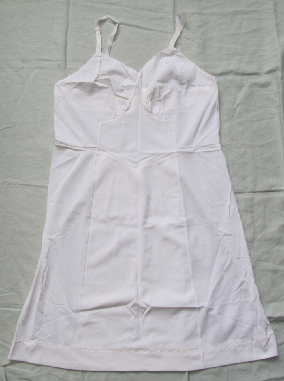 Vintage 60’s white nylon Glamour Girl classic pin-up slip