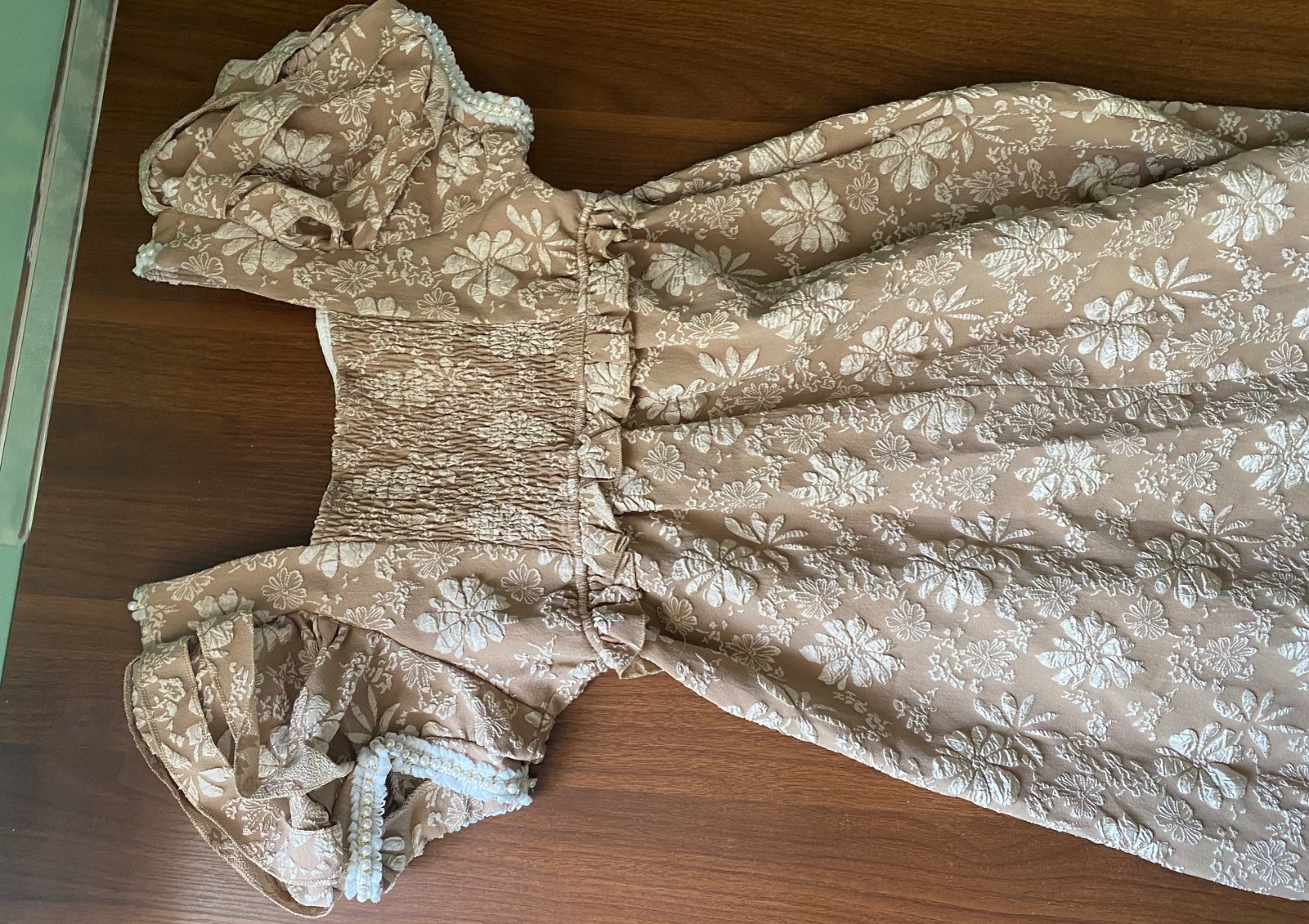 Vintage „Renaissance” Long Gown Floral Design Tan White Med