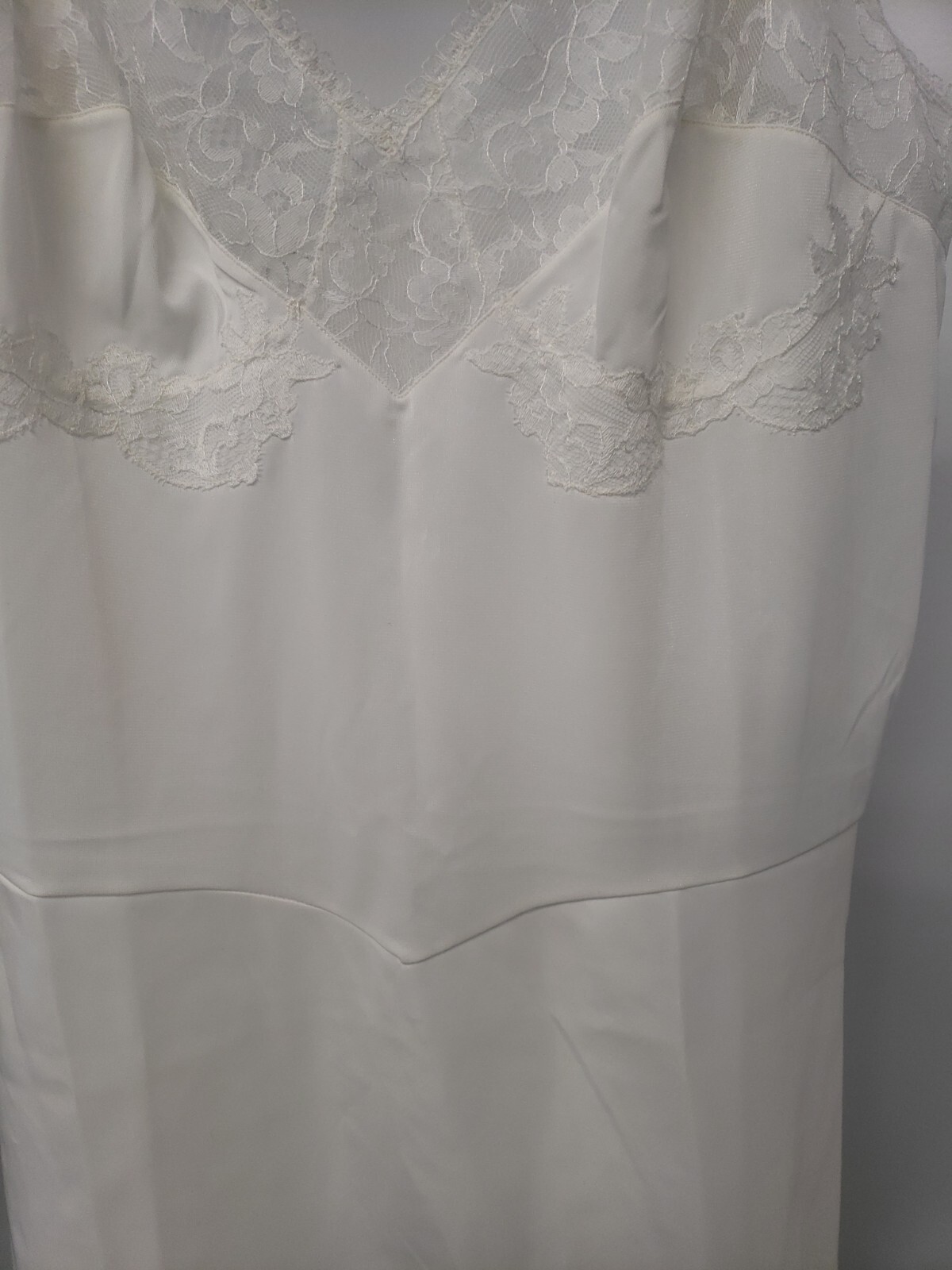 Warner’s Laros Sleepwear Size 34 White Vintage