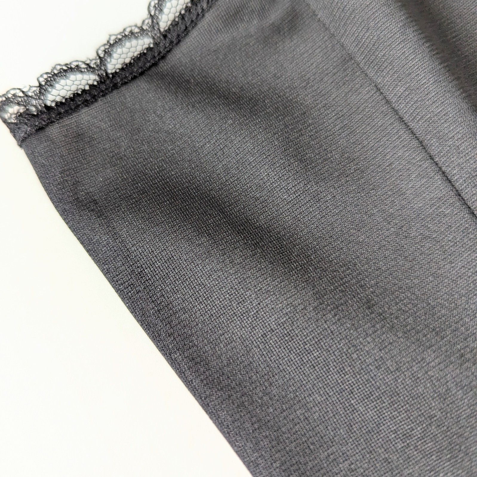 Vanity Fair 36 / 20″ Full Slip Black Princess Seams Made in USA Stretch Straps