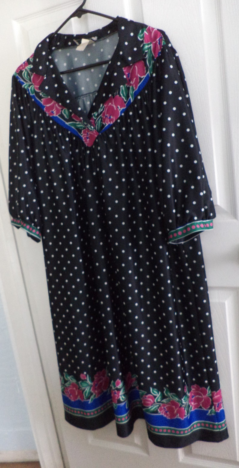 Chapter Two Vintage At Home Wear Black Floral Muumu Style Comfort Dress Size B2