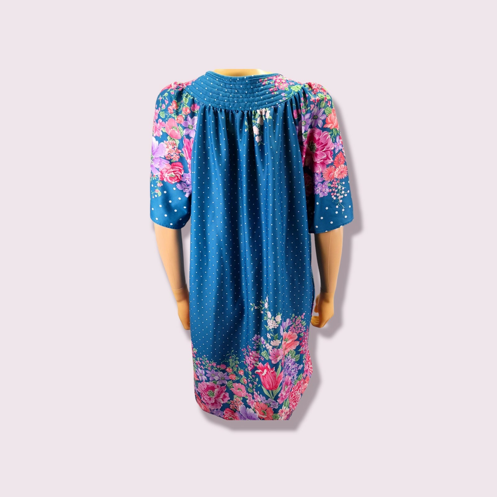 Carriage Court Women Floral Night Gown Pearl Snaps Vintage 80’s Floral