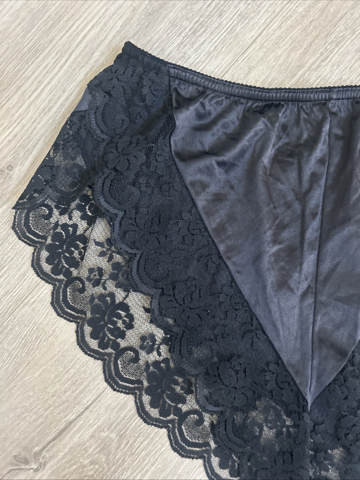 Vintage Maidenform Chantilly Panties Black Lace Trim Women’s Size 6 Underwear