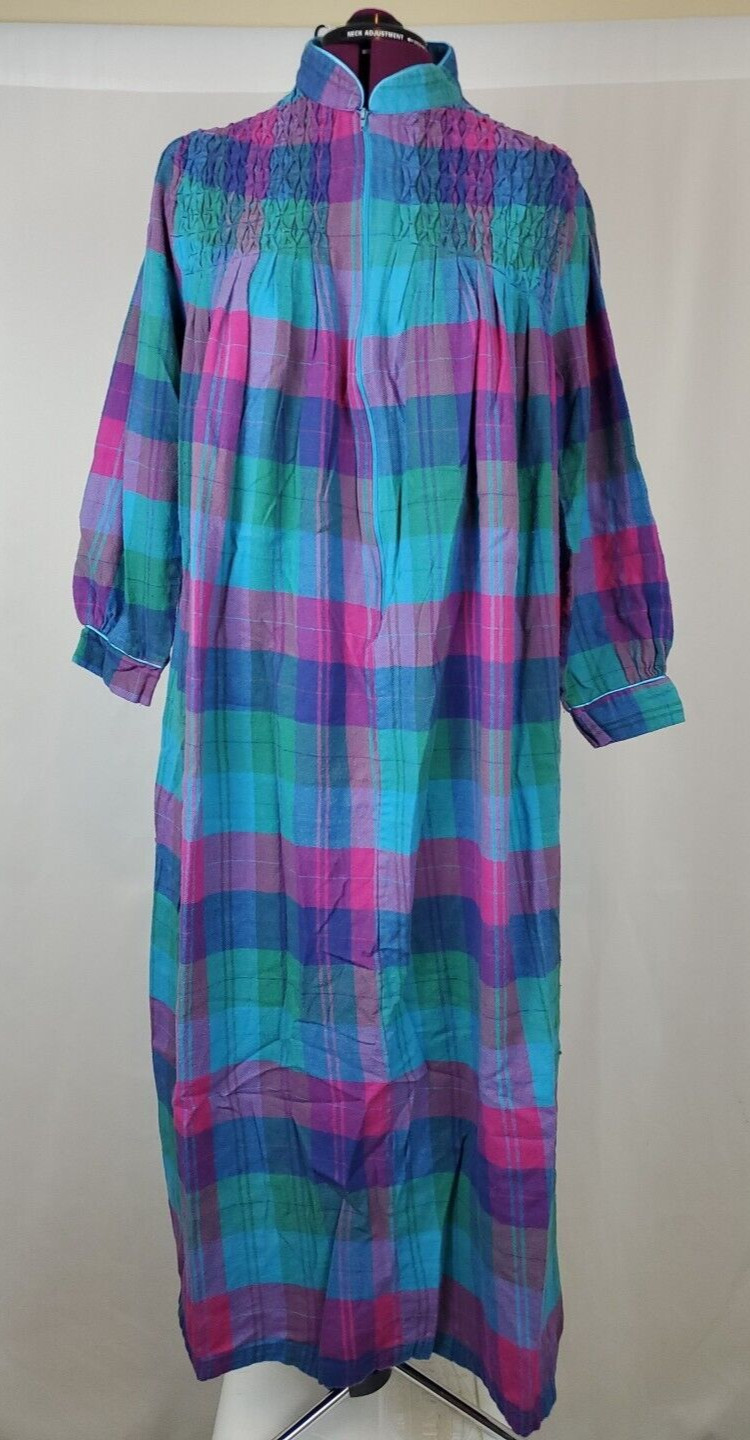 VTG Sante’ Classics Women’s Plaid Robe Housecoat Half Zip Size M 100% Cotton