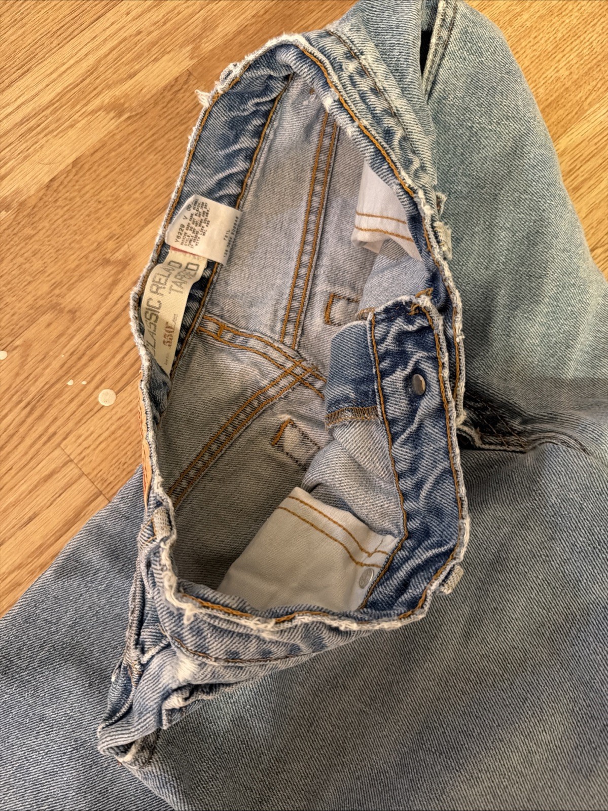 Vintage 2000 Levi’s 550 Women’s Jeans Size 8L Relaxed Tapered Blue Distressed