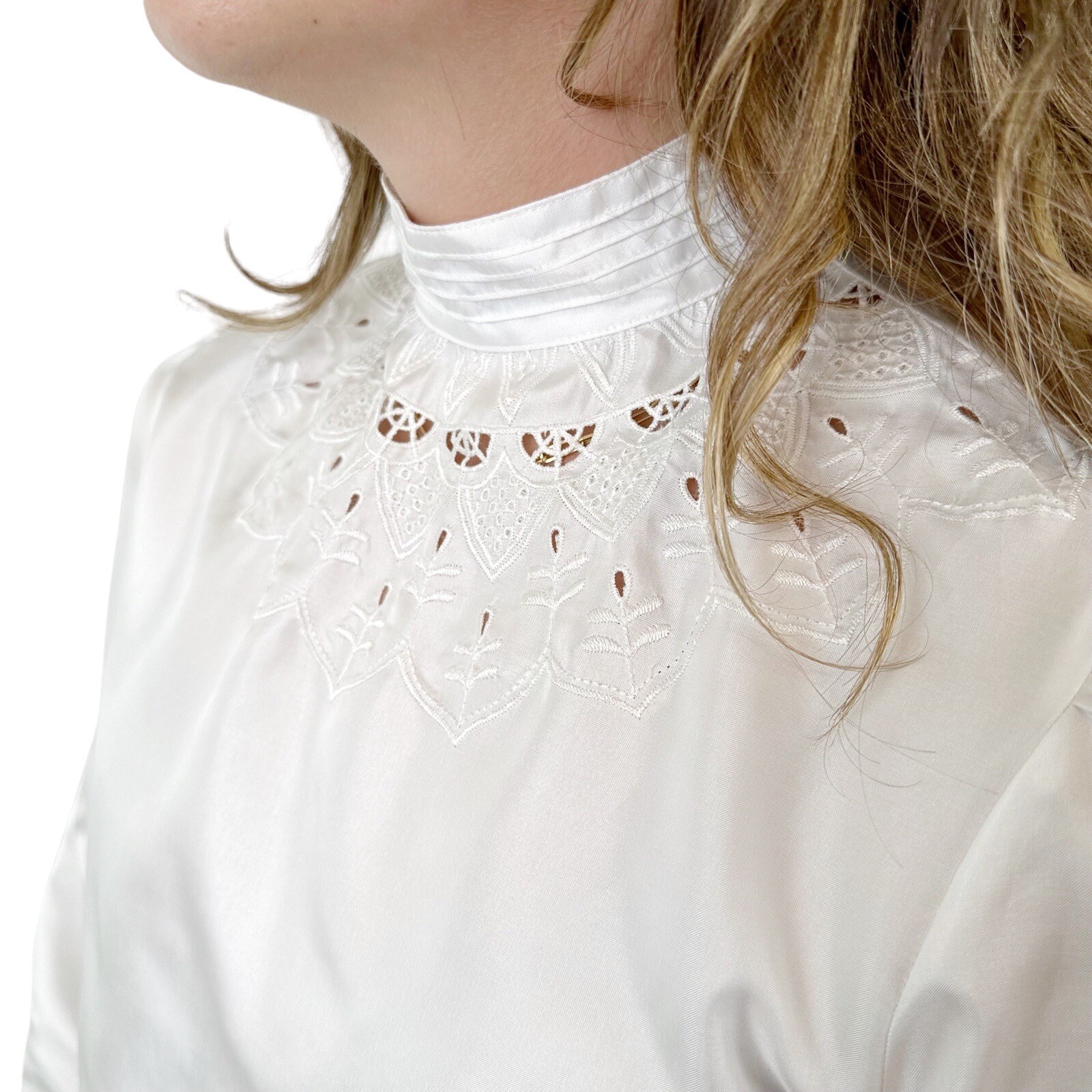 The Ascot Collection by Lady Arrow Broderie Anglaise Top 70s VTG High Neck