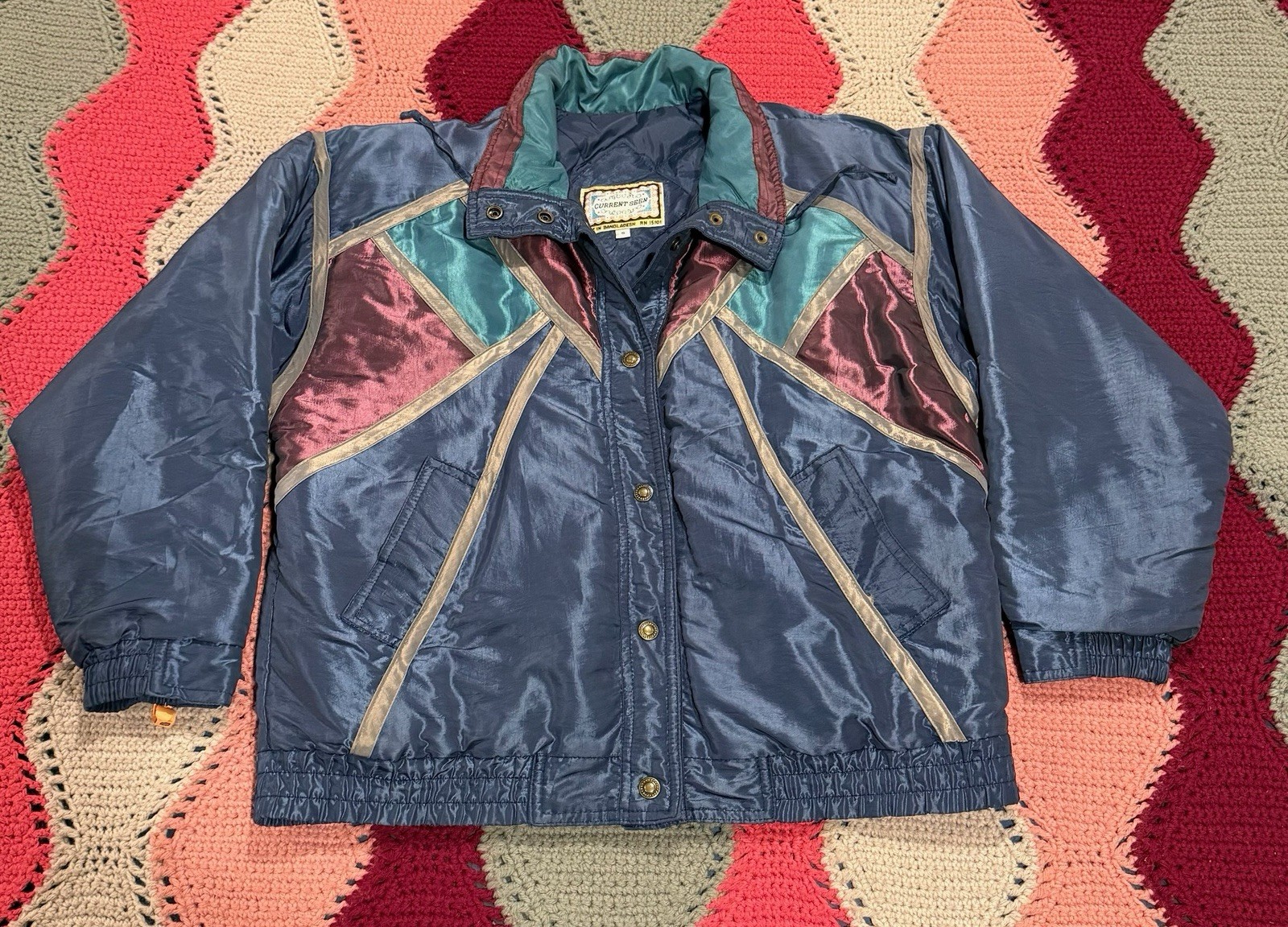 Vintage Retro 90s/Y2K Women’s Current Seen Puffer Jacket Size Small