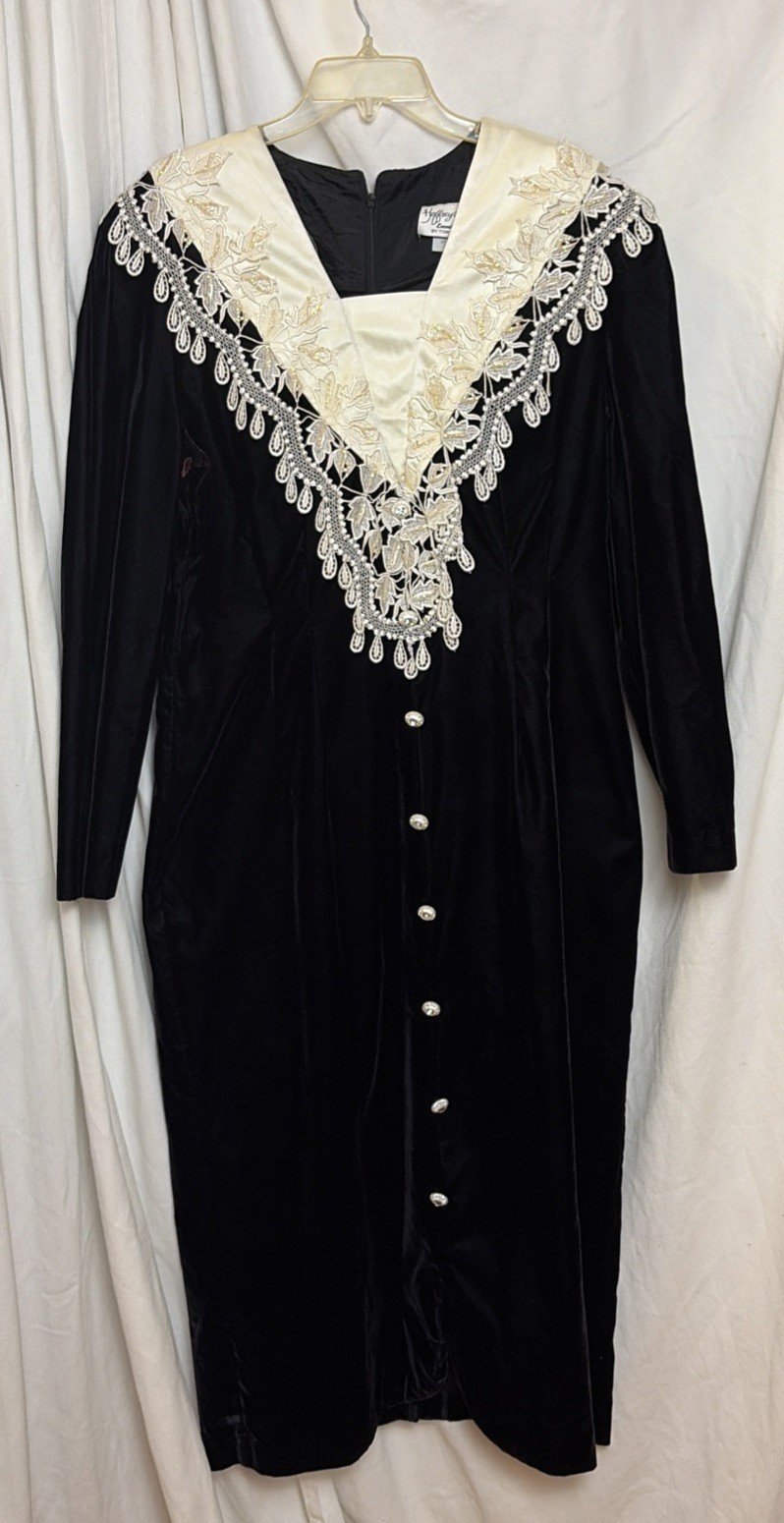 VTG Dynasty Victorian Black Velvet Ivory Pearl Jewel Lace Formal Maxi Dress 16
