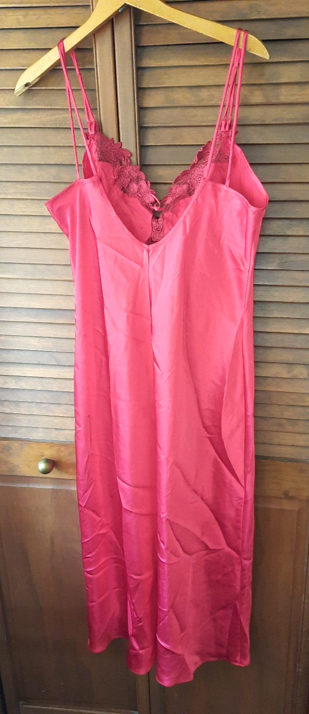 VTG RED CALIFORNIA DYNASTY Midi NIGHTGOWN Medium LIQUID Poly Satin LACE Boudoir