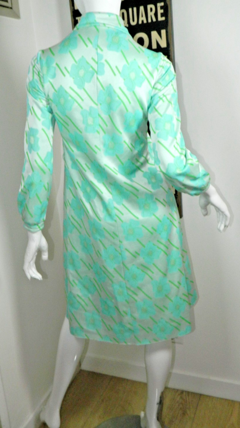 Leslie Faye Dress Trevira Star Size Small Green Vintage 1970s Novelty Knit Bow