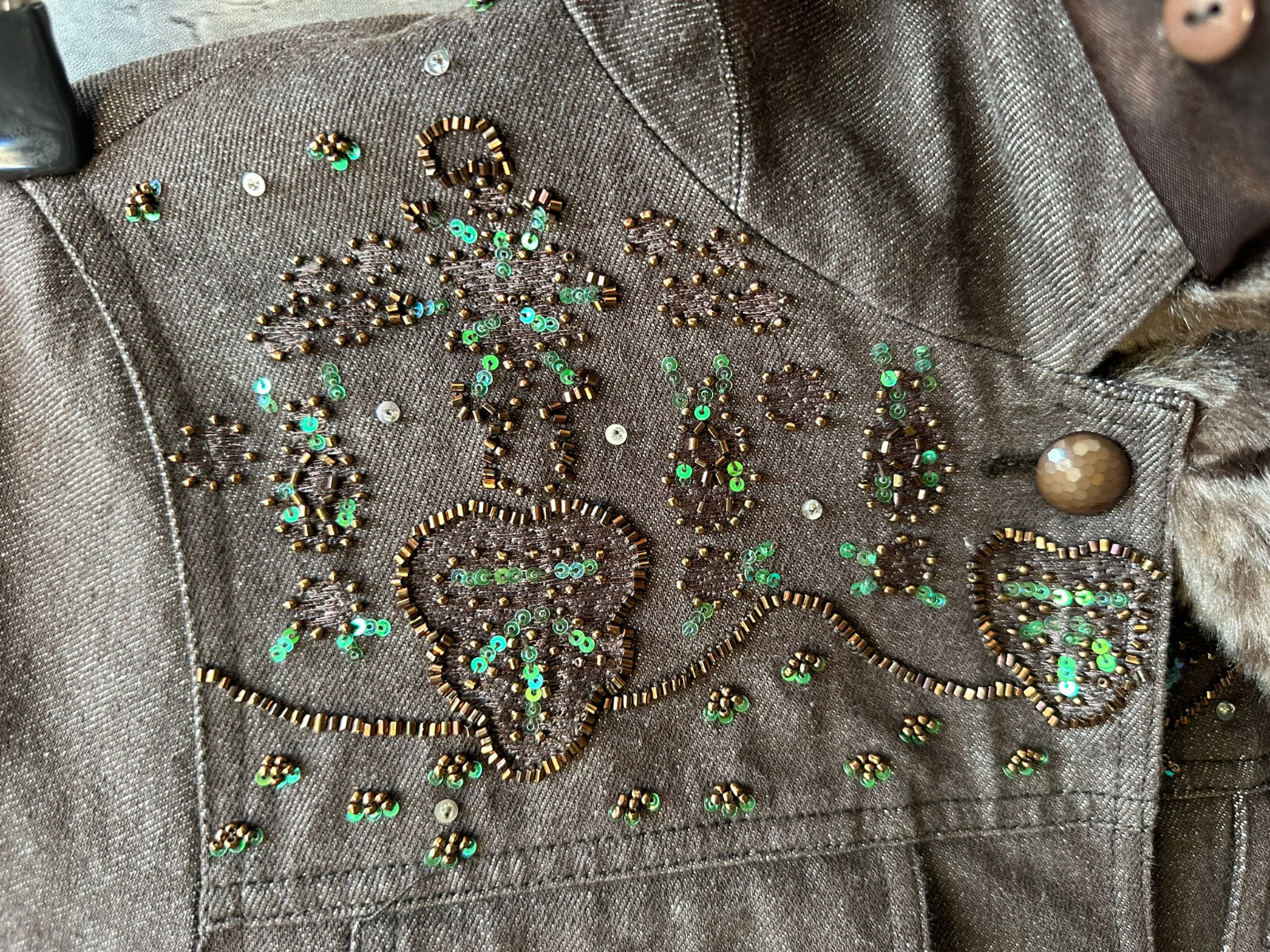 Vintage Dennis Basso Brown Denim Embellished Trucker Jacket w Faux Fur Collar M