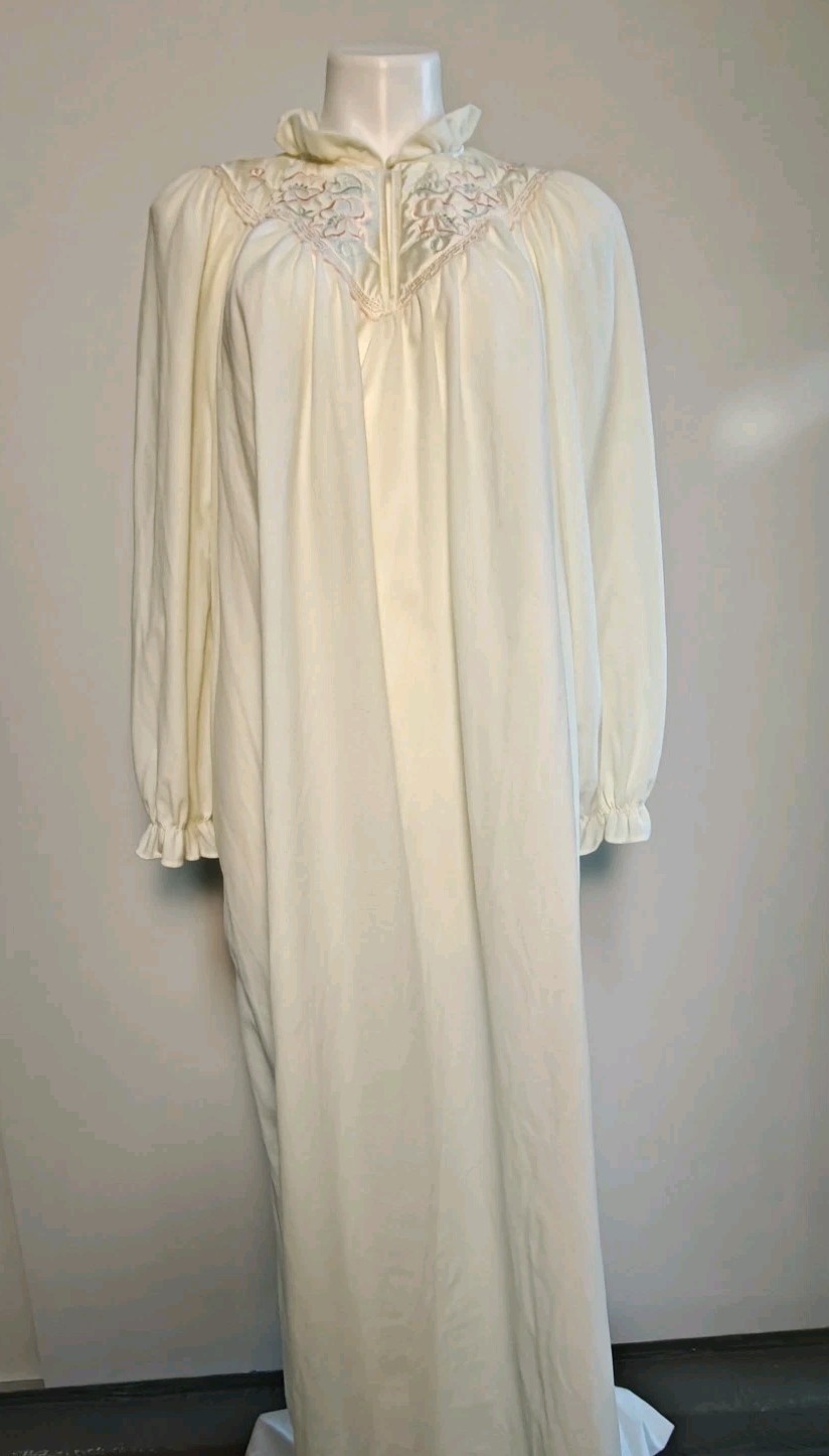 Vintage Vanity Fair Nightgown Women’s Large Long Sleeve Cozy Soft Nightgown EVC