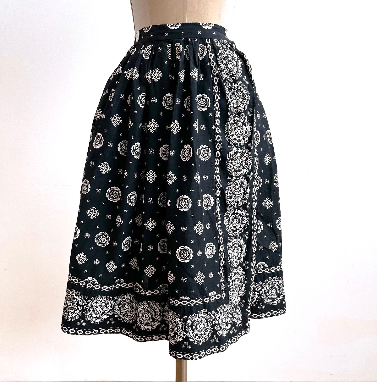 1950s French Print Cotton Summer Skirt 26″ Waist Souleiado Chic Maisel Era