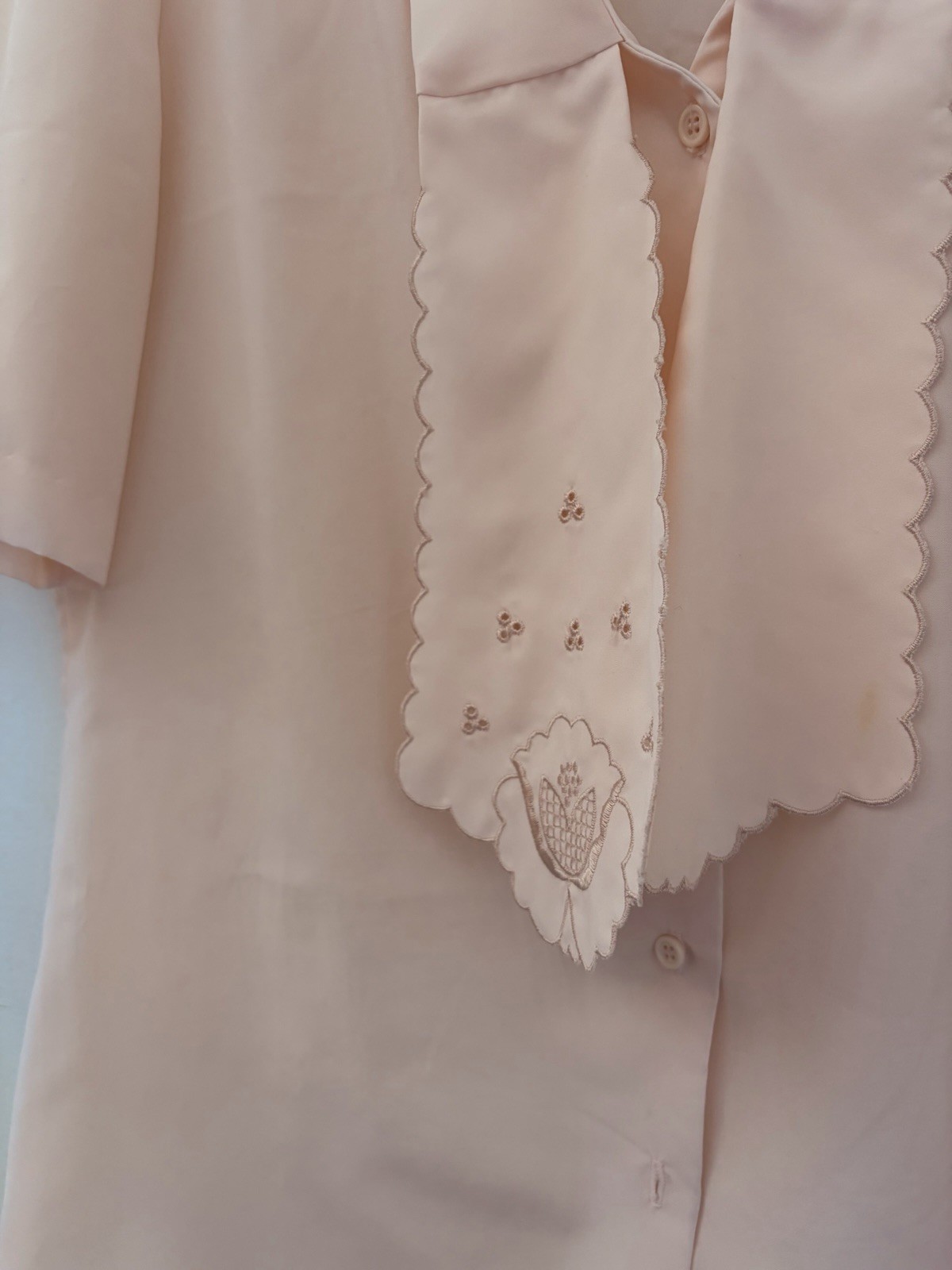 Vintage 90s Nikki Embroidered Tie-Knot Collar Button Blouse Blush Shirt Sz M/L