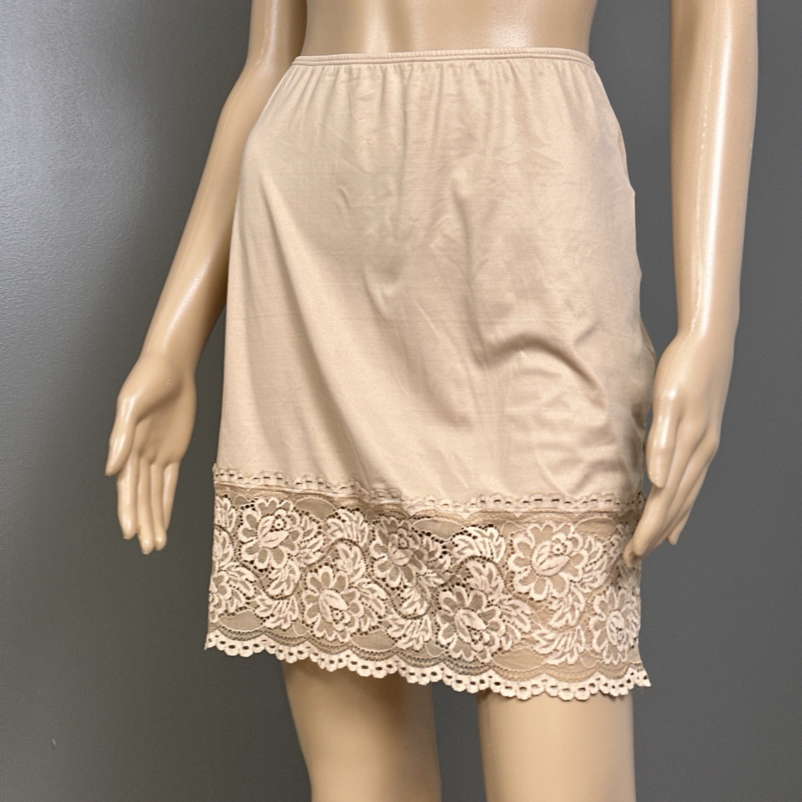 Vanity Fair Half Slip Skirt Size Small Beige Wide Lace 11047 Mini Short Stretch