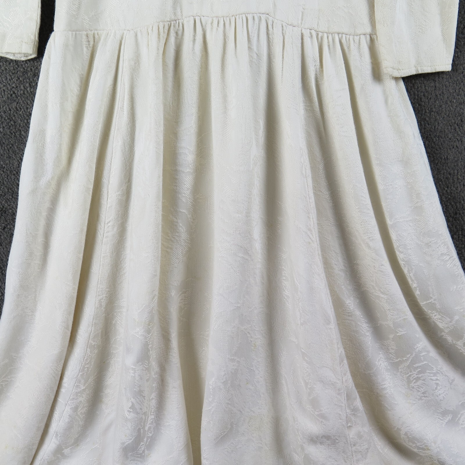Vtg Cream Lace Dress Women’s size 5/6 Unbranded 80’s Soft Fabric Padded Shoulder