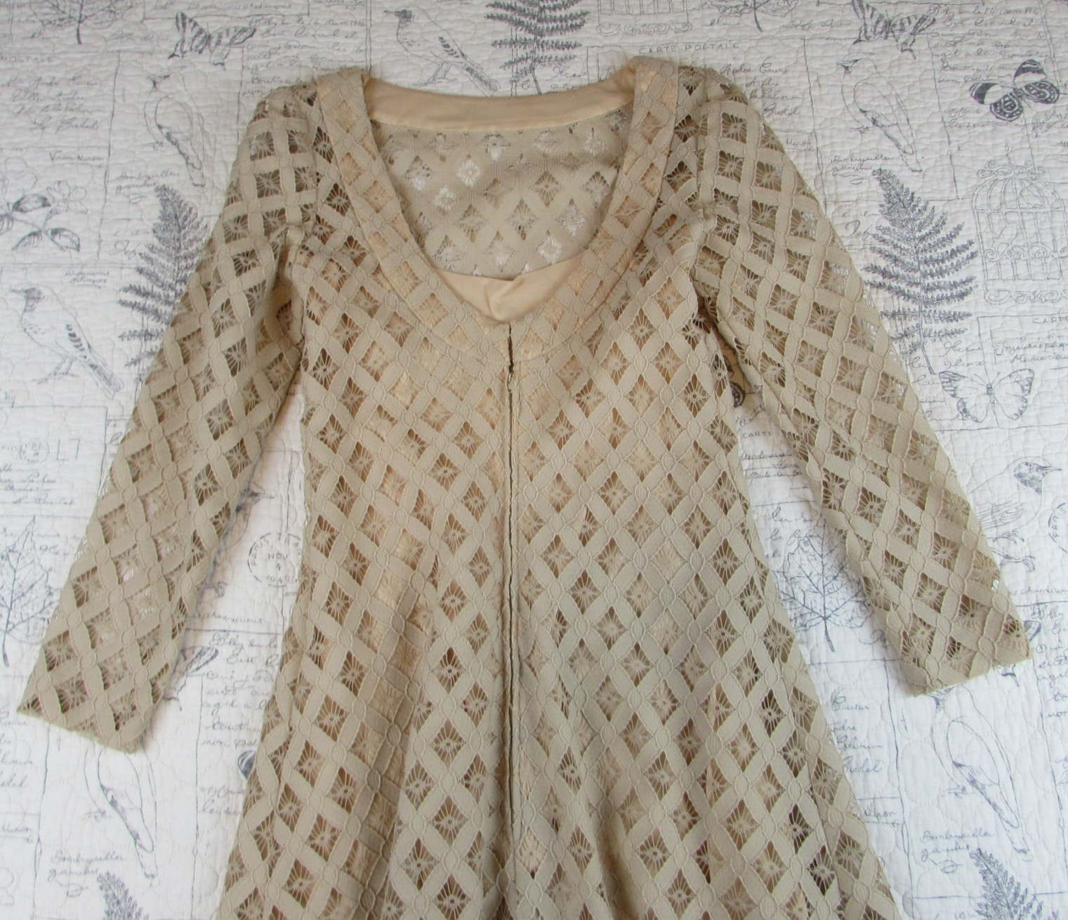EUC Montaldos Vintage Crochet lace taupe Bracelet sleeve midi maxi dress S M