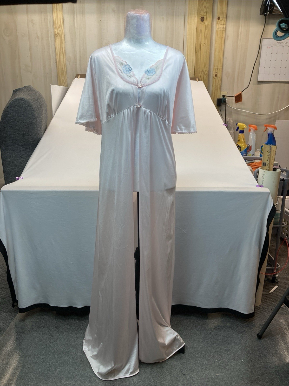 VTG 70’s JC Penney Large Embroidered Neck Pink Peignoir Nightgown RobeGrannycore