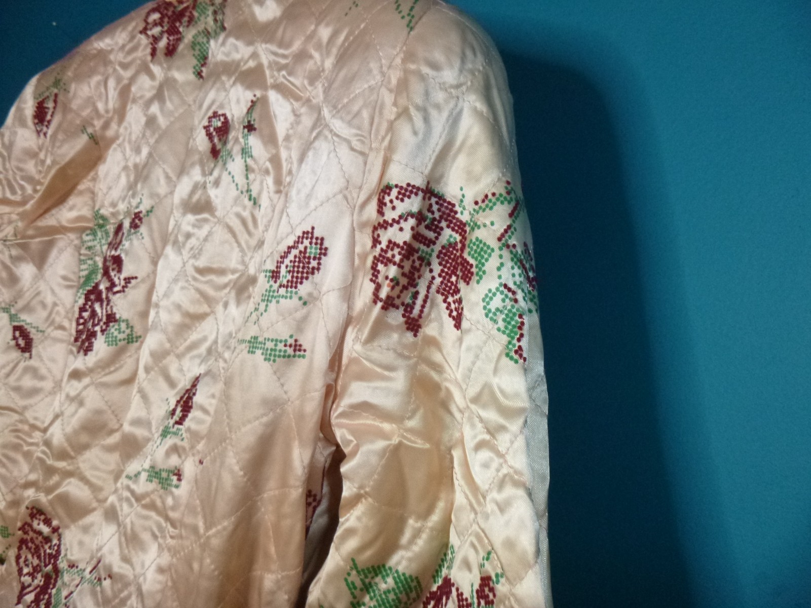 Vtg 1940s Dressing Gown / Robe Peach Quilted Satin FLOCKED Roses Wrap Style Sz M