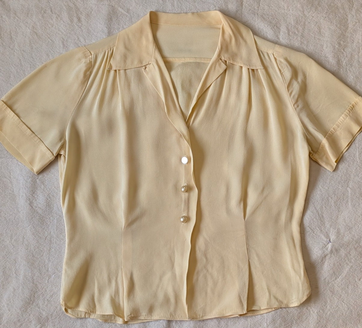 Vintage 50s 60s Women’s Rayon Butter Yellow Cropped Baby Loop Collar Blouse SM