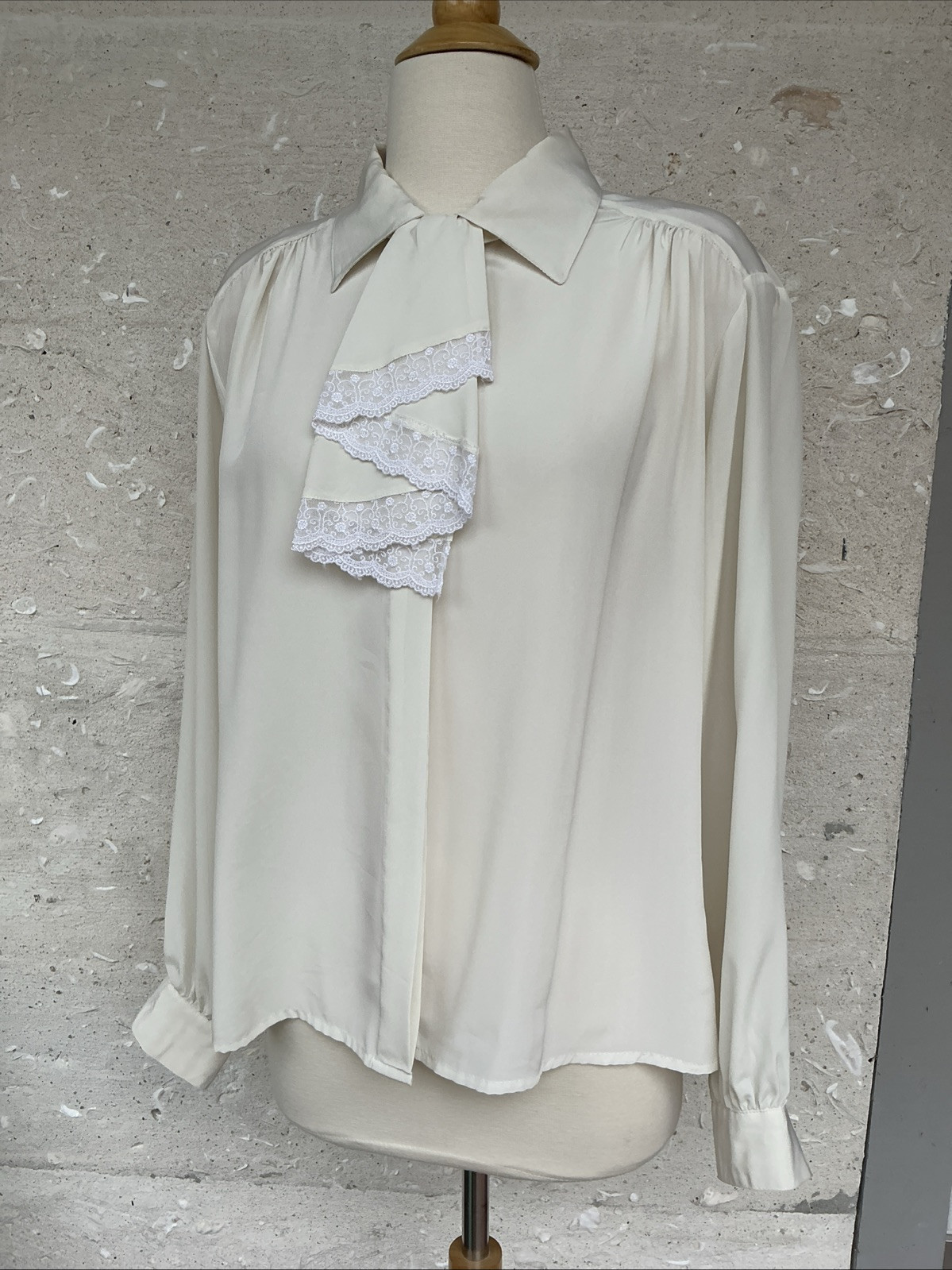 Vintage Worthington Blouse 14 Large Cream 80s Secretary Ruffle Tie Lace Pleated