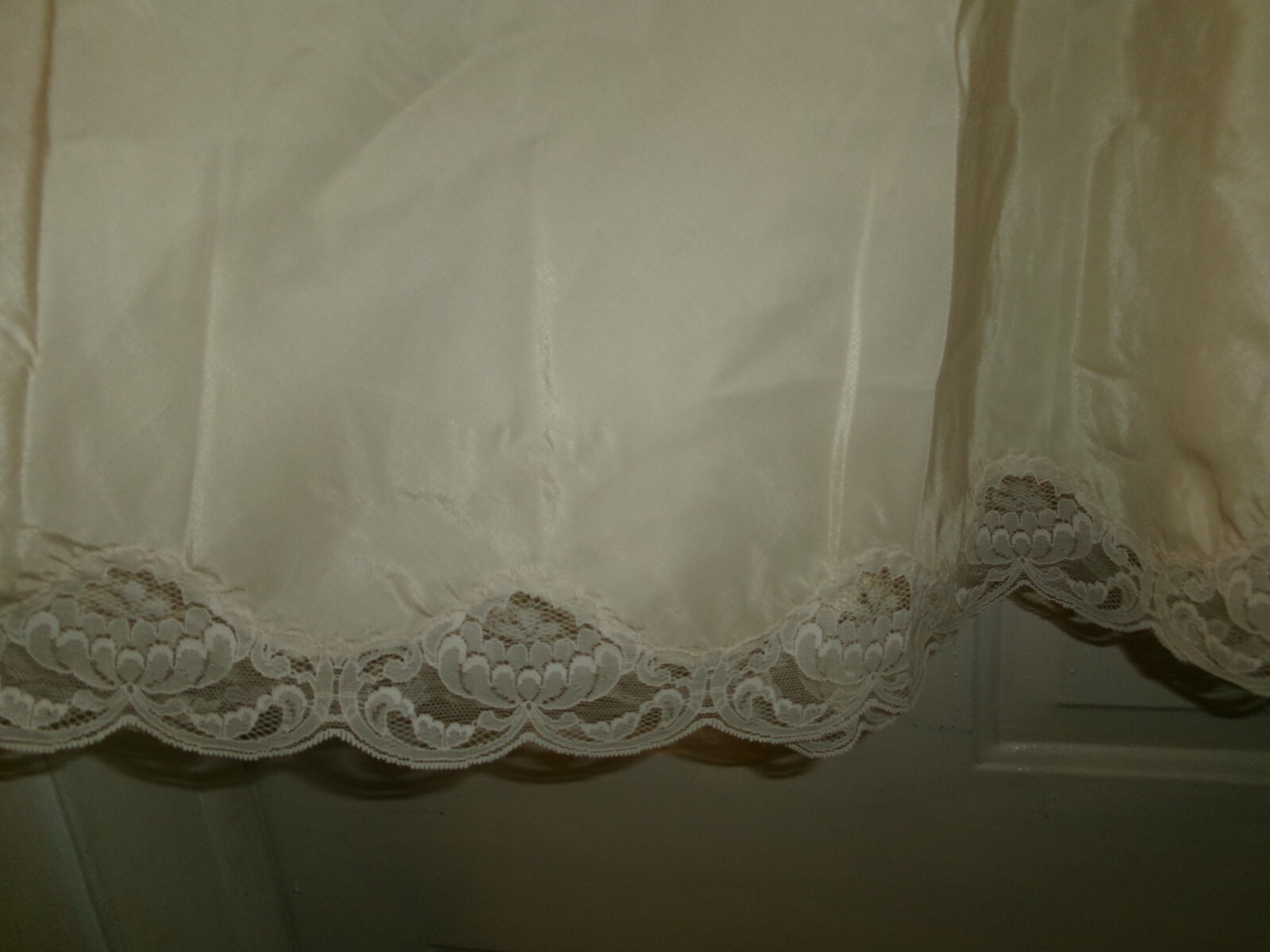 Vintage Corhan Noumair Crepe Half Slip, Lace Hem Size Medium Trade Union Label