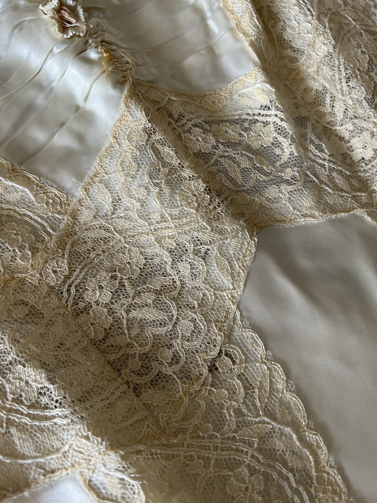 VINTAGE SILK AND LACE WEDDING DRESS ECRU SMALL/X SMALL