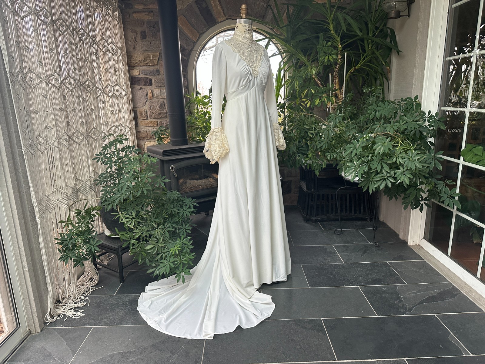 Vintage 1970s Romantic White Ivory Lace Bodice and Flounce Sleeve Wedding Dress